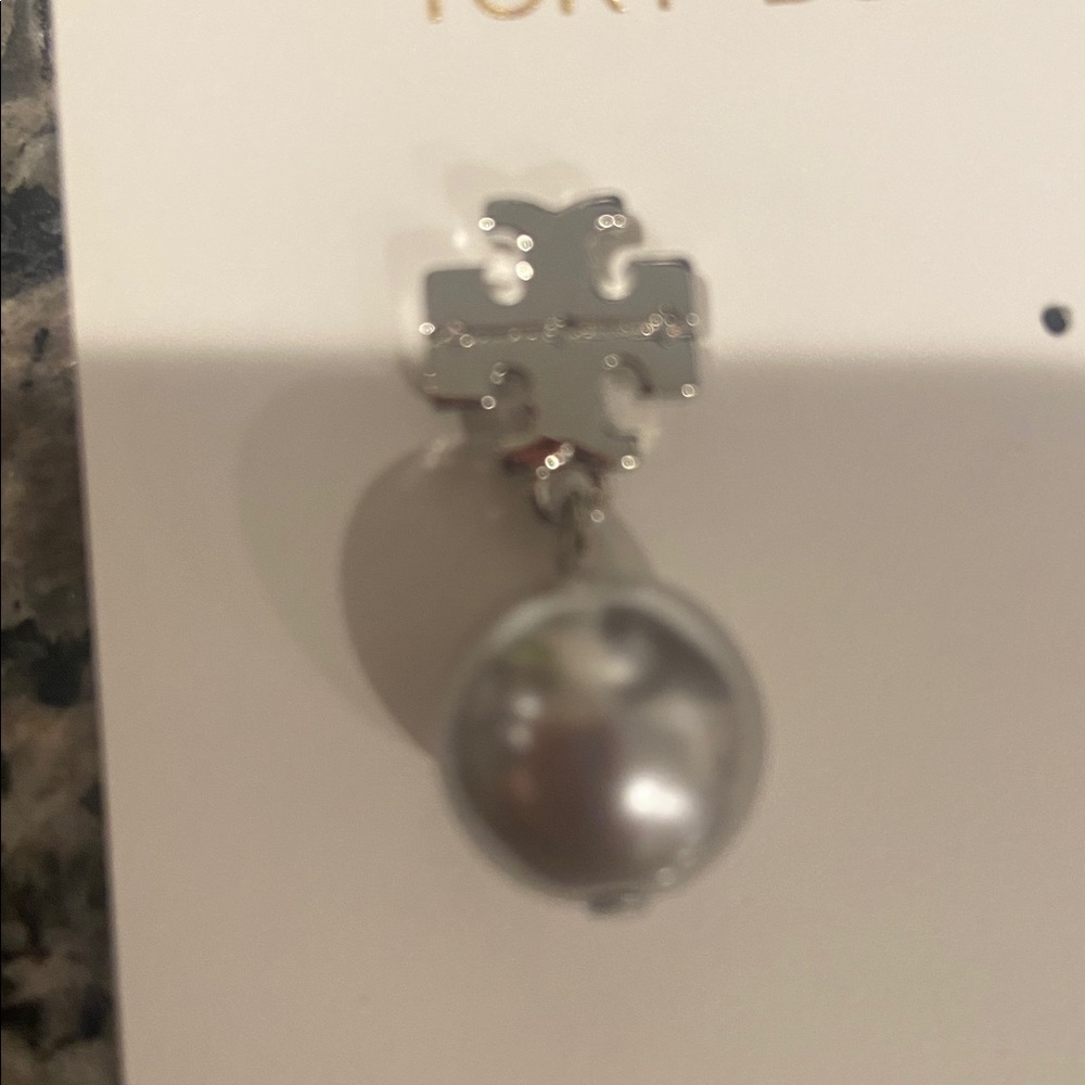 Tory Burch New Silver Pearl Earrings - Picture 3 of 7